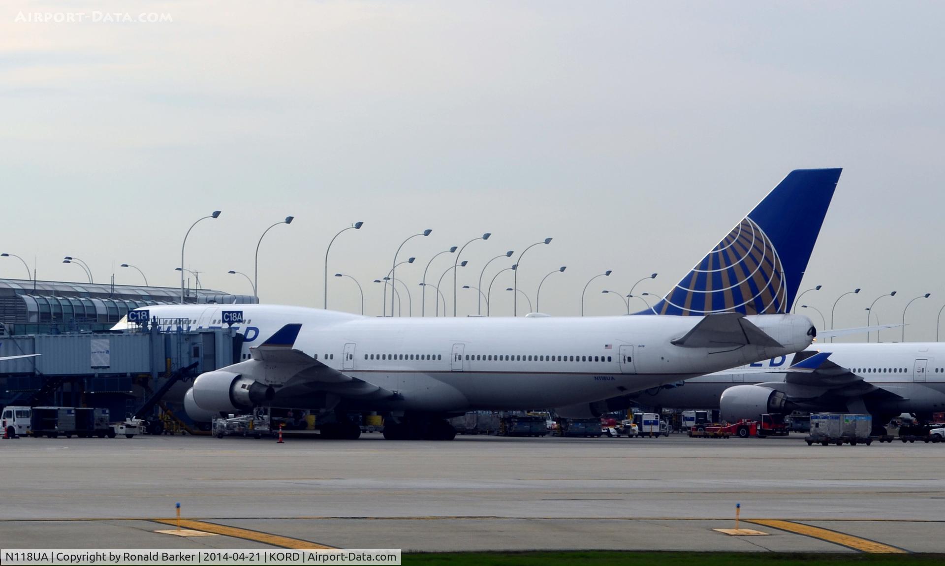 N118UA, 1999 Boeing 747-422 C/N 28811, Gate C18AO'Hare