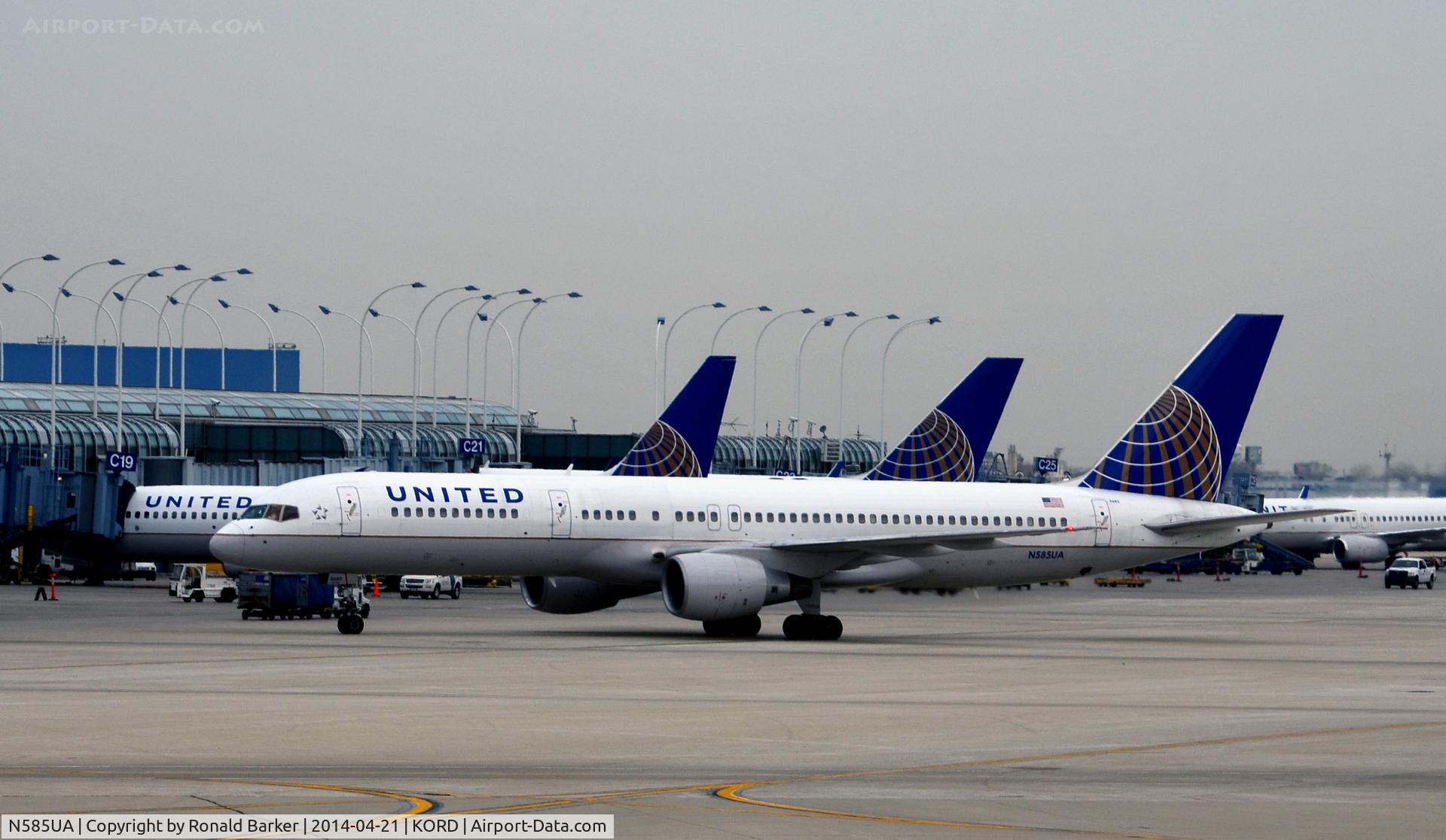 N585UA, 1993 Boeing 757-222 C/N 26709, Taxi O'Hare