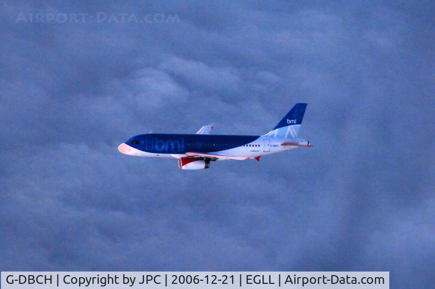 G-DBCH, 2006 Airbus A319-131 C/N 2697, Brand new AIRBUS A319 from BMI, UK, circling to land in LHR (like us) for over 1 hour!
Very dark time of day! From a window of a BMI A320, from Leeds to LHR...