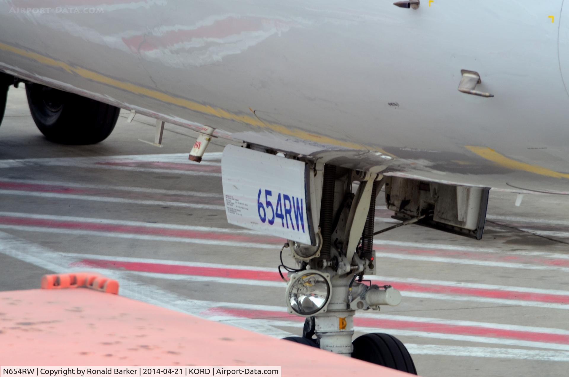 N654RW, 2005 Embraer 170SE (ERJ-170-100SE) C/N 17000104,   parked O'Hare