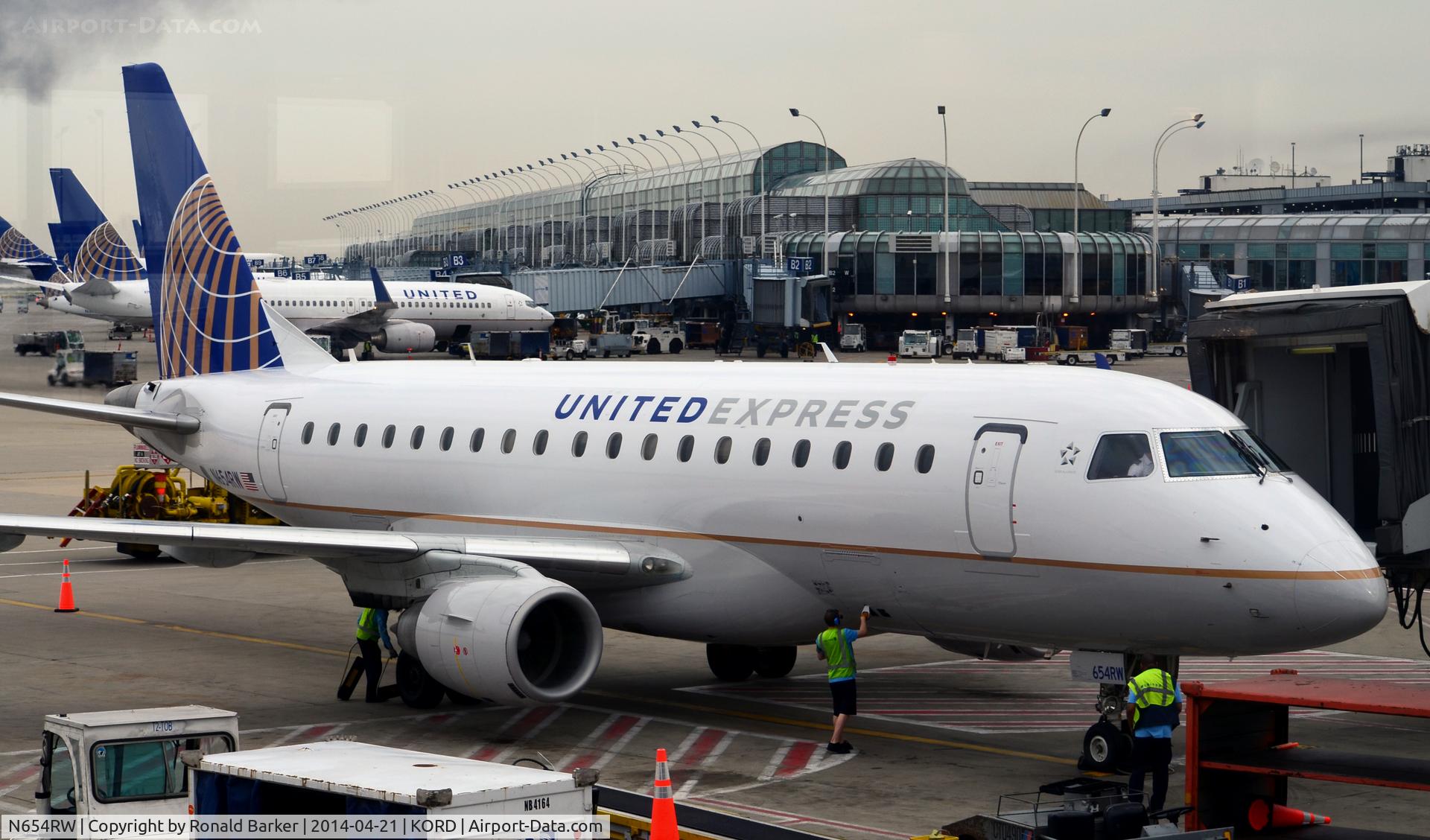 N654RW, 2005 Embraer 170SE (ERJ-170-100SE) C/N 17000104, O'Hare