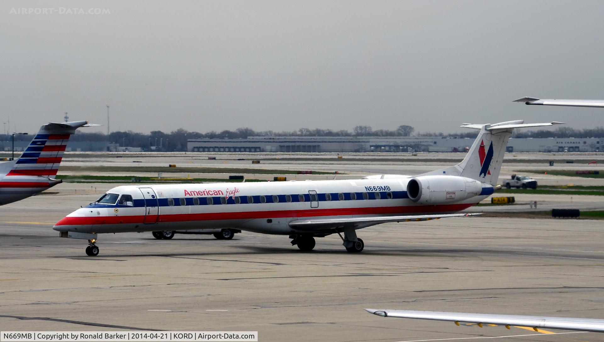 N669MB, 2004 Embraer ERJ-145LR (EMB-145LR) C/N 145788, Taxi O'Hare