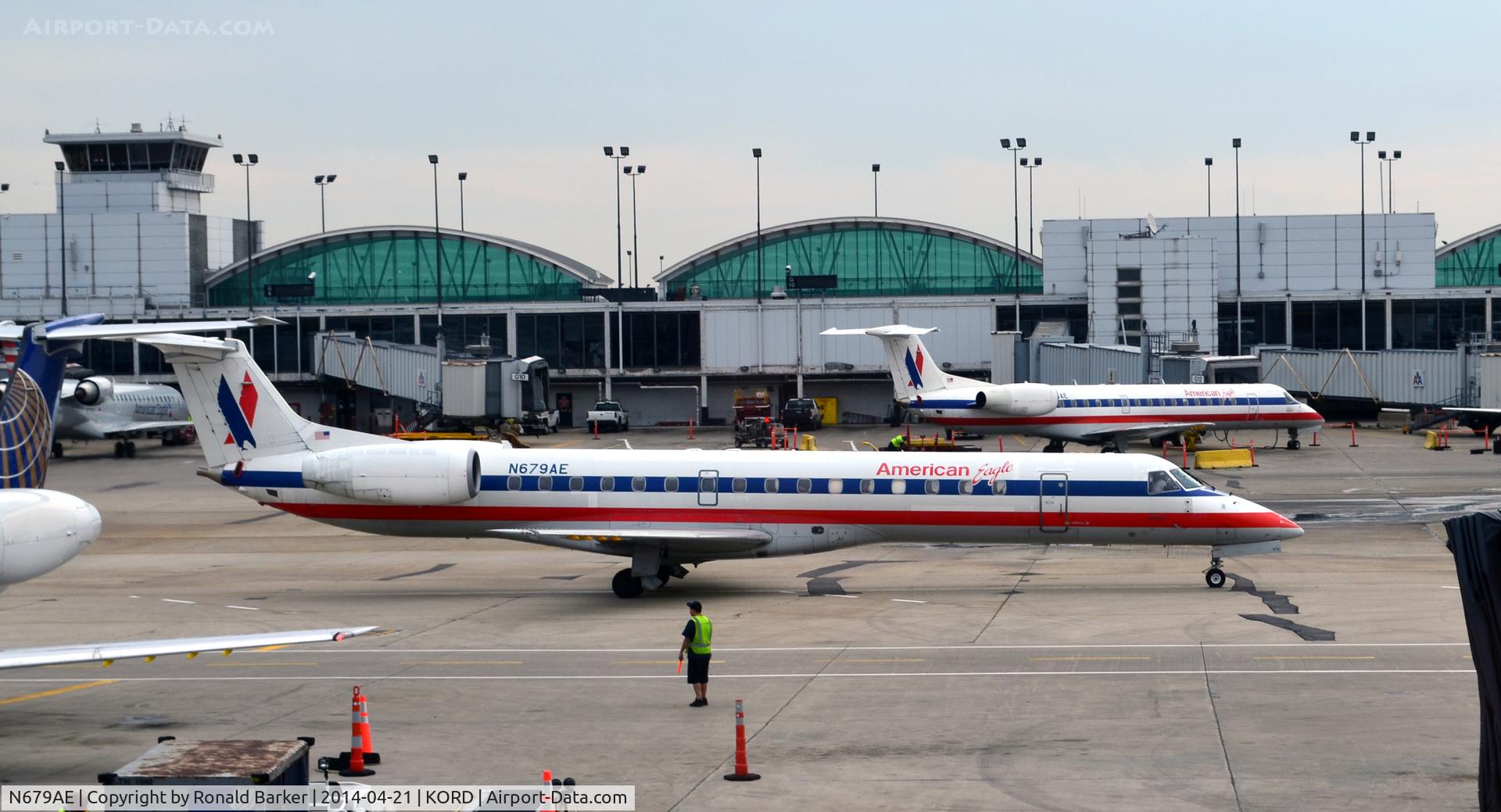 N679AE, 2004 Embraer ERJ-145LR (EMB-145LR) C/N 14500814, Taxi O'Hare
