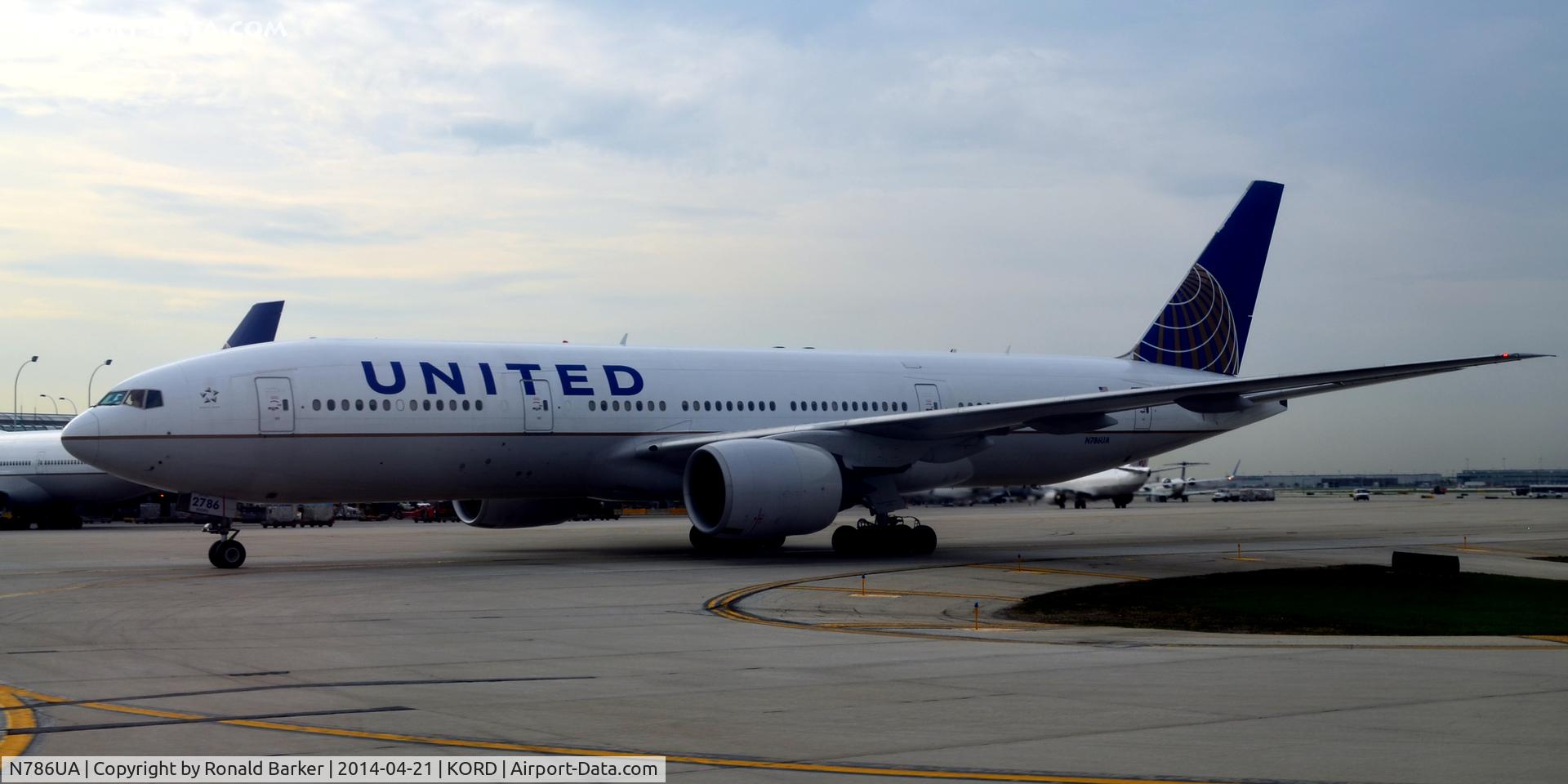 N786UA, 1997 Boeing 777-222/ER C/N 26938, Taxi O'Hare