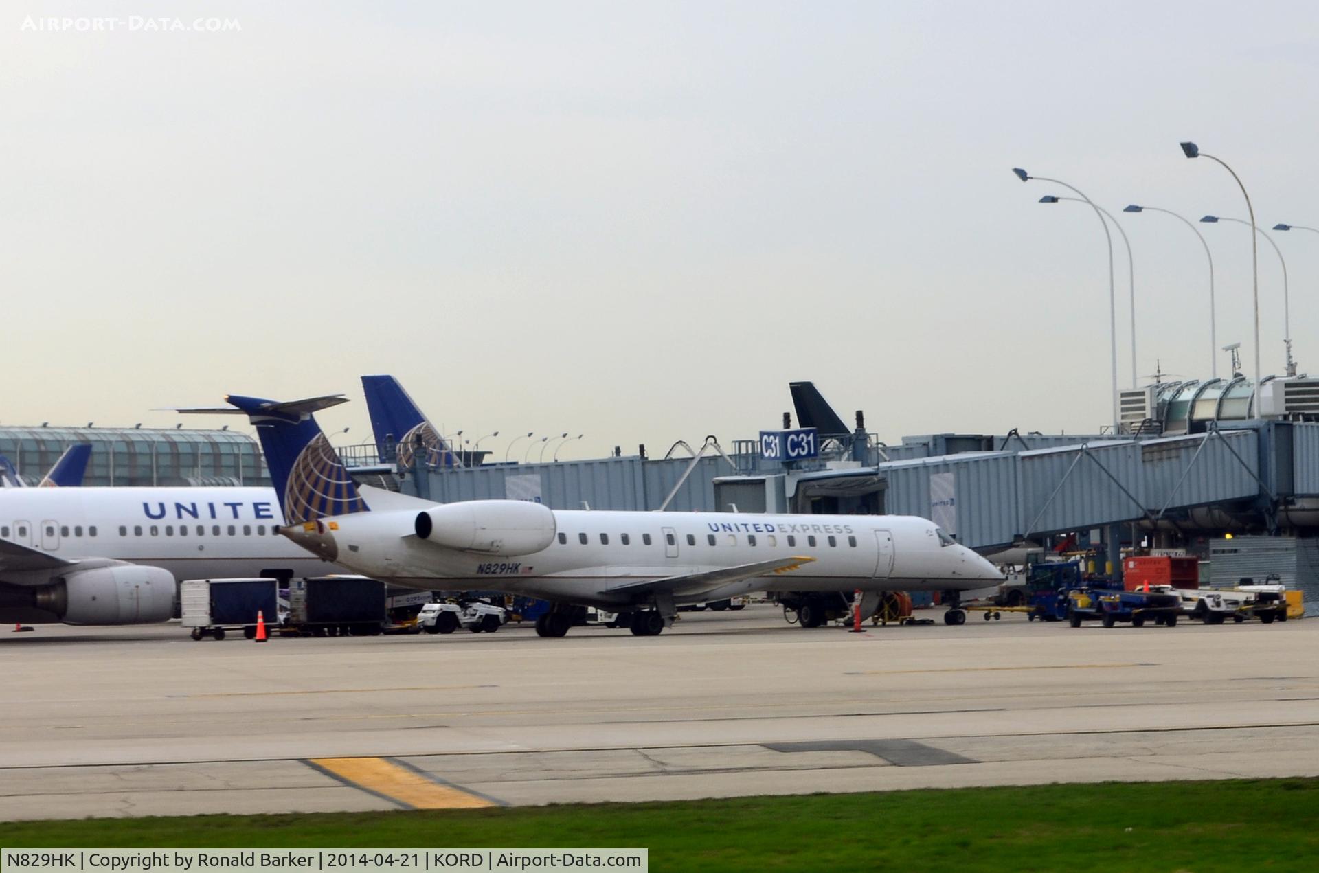 N829HK, 2000 Embraer ERJ-145LU (EMB-145LU) C/N 145281, Gate 31 O'Hare