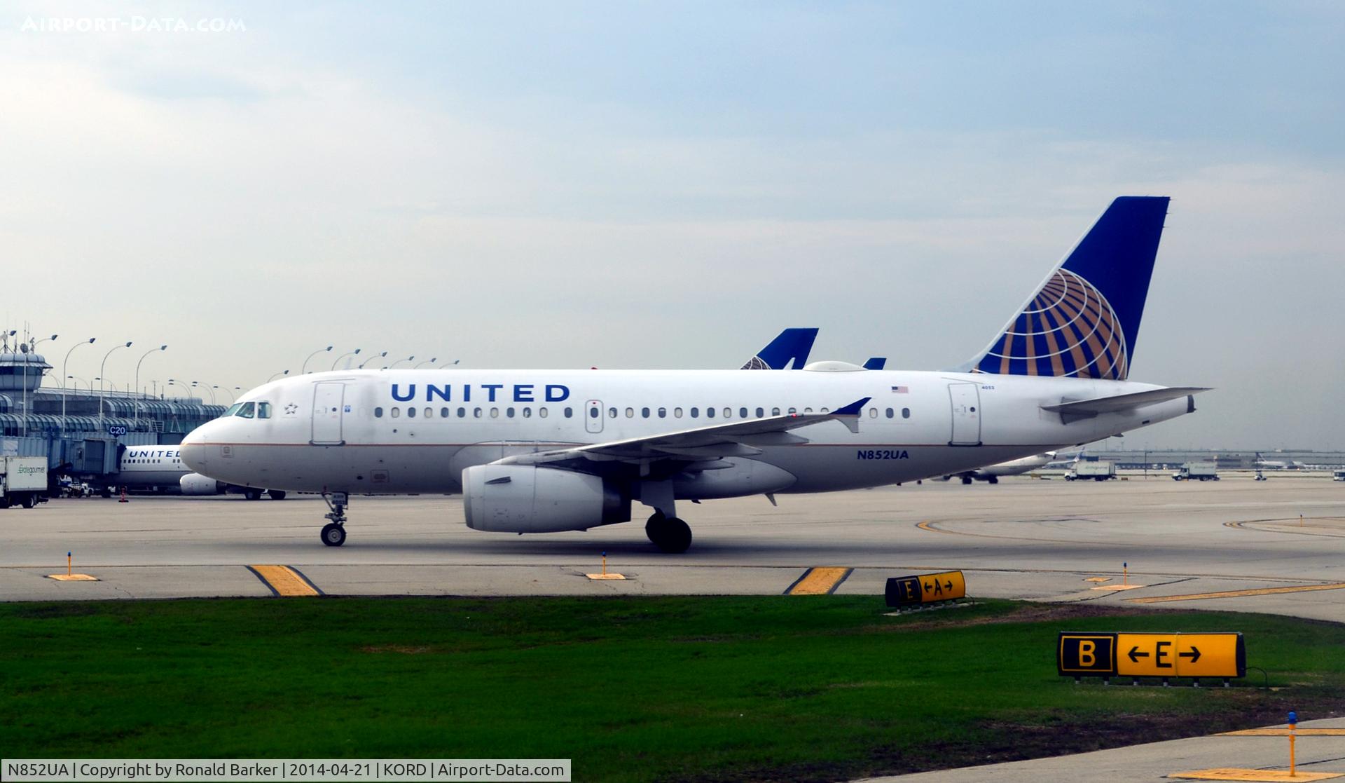 N852UA, 2002 Airbus A319-131 C/N 1671, Taxi O'Hare