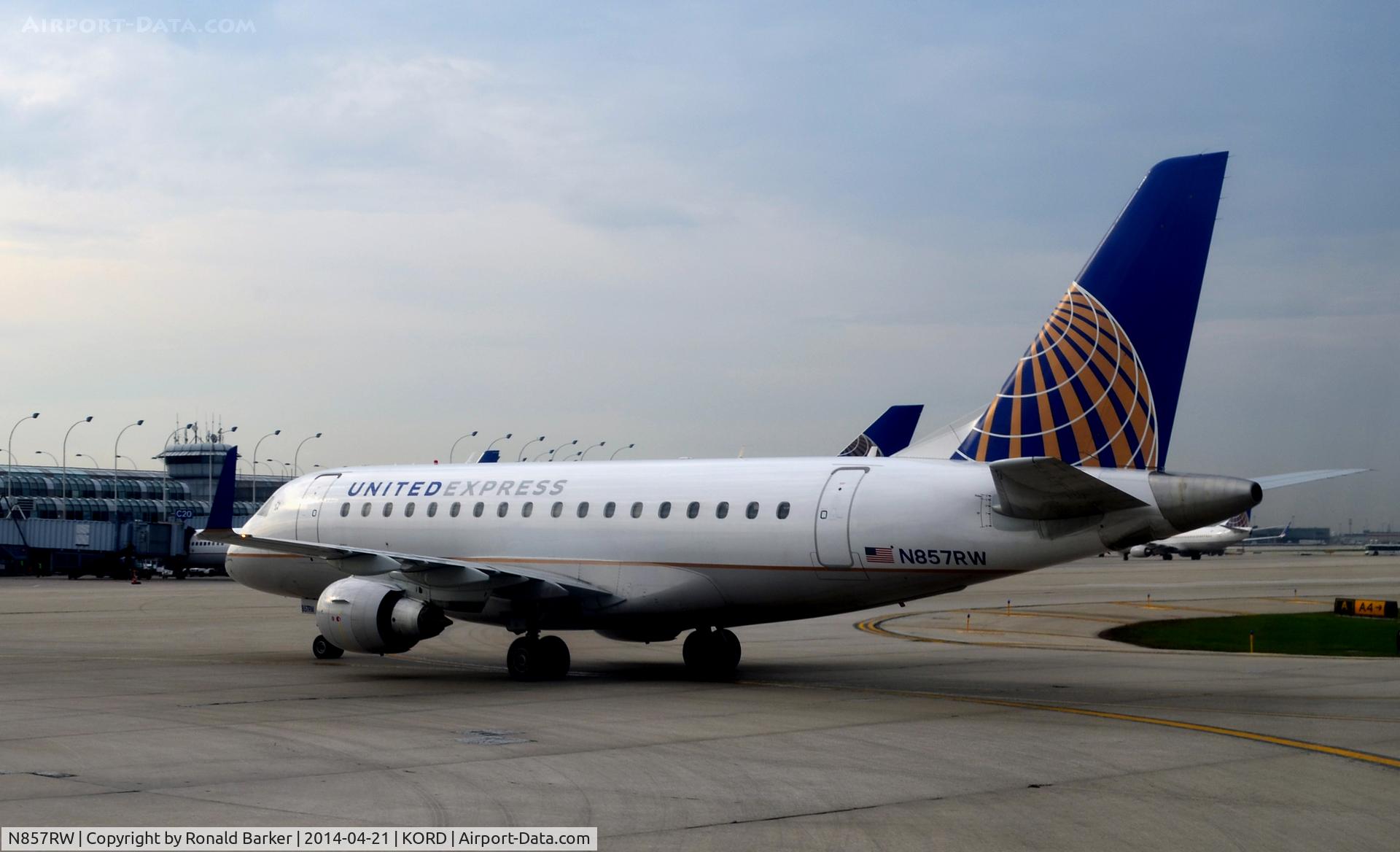 N857RW, 2005 Embraer 170SE (ERJ-170-100SE) C/N 17000079, Taxi O'Hare
