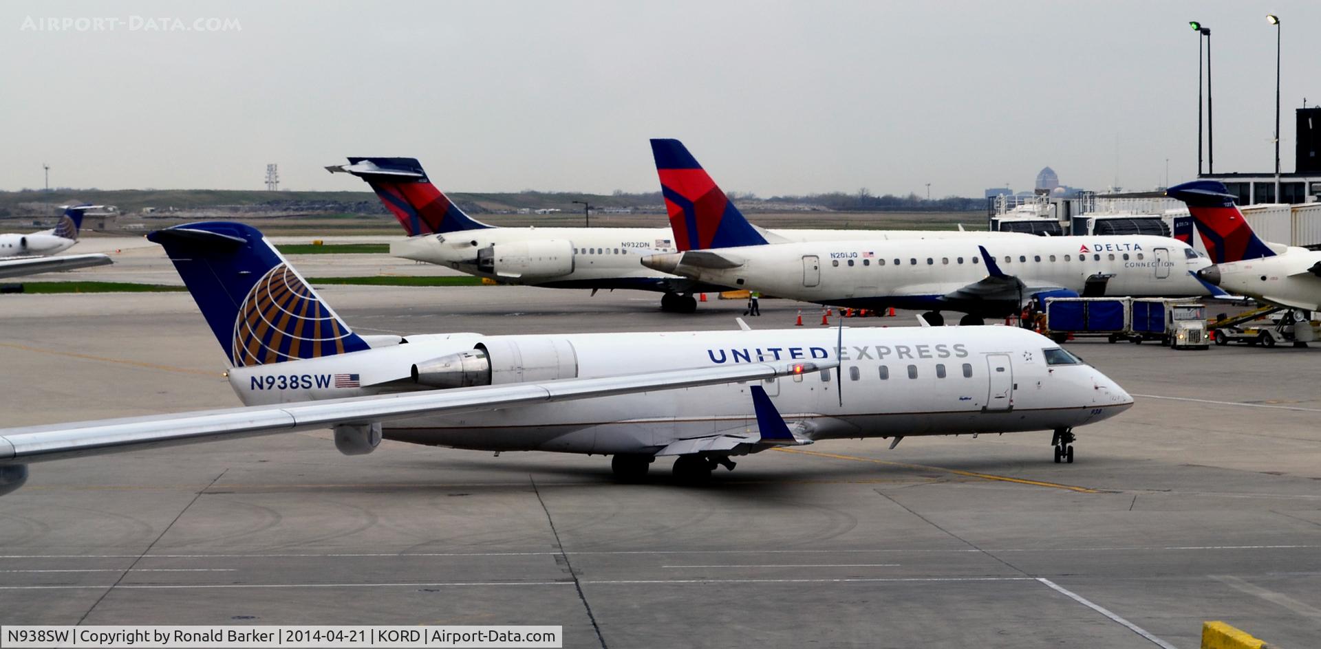 N938SW, 2003 Bombardier CRJ-200LR (CL-600-2B19) C/N 7741, Taxi O'Hare