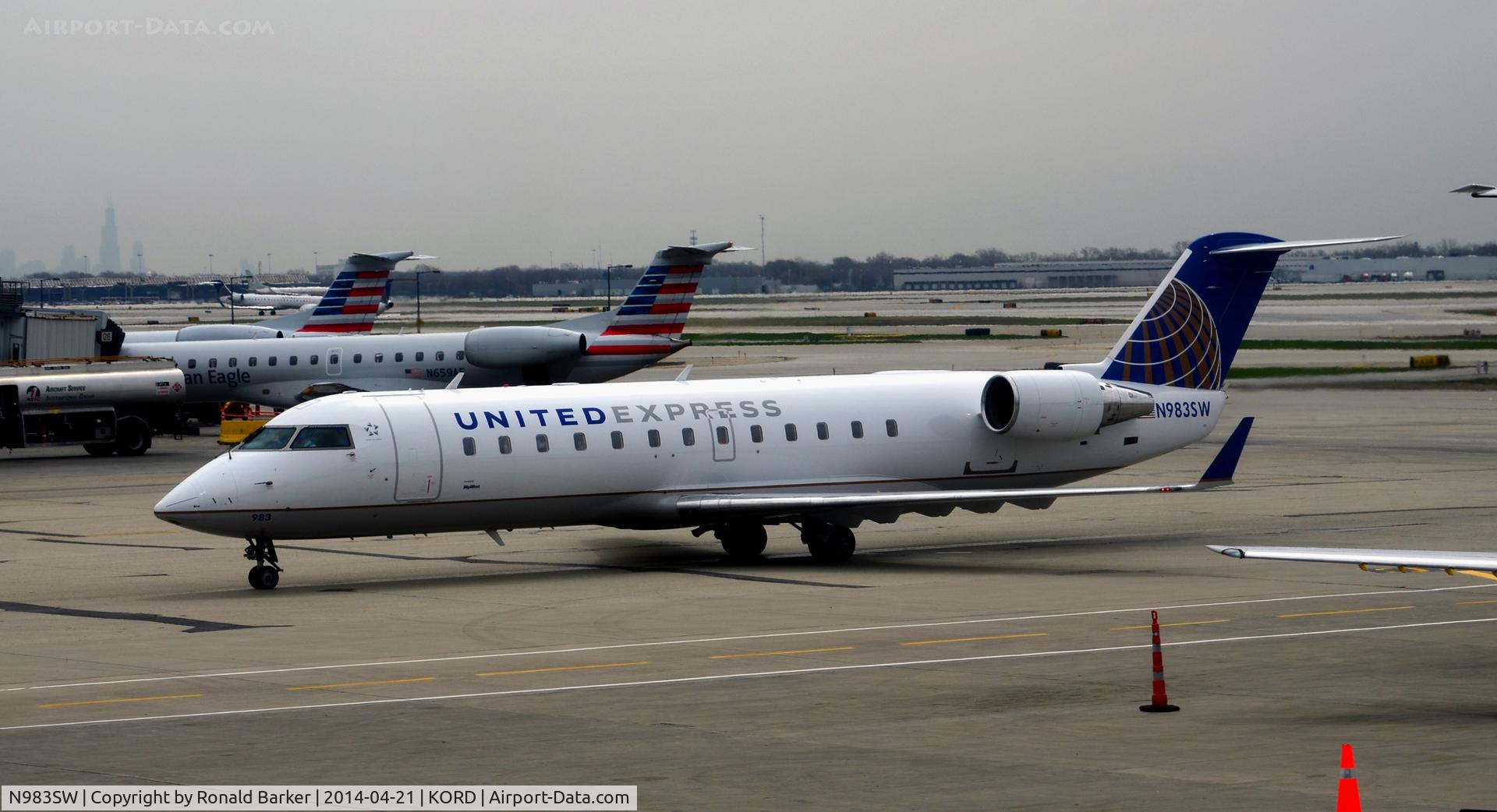 N983SW, 2004 Bombardier CRJ-200ER (CL-600-2B19) C/N 7961, Taxi O'Hare