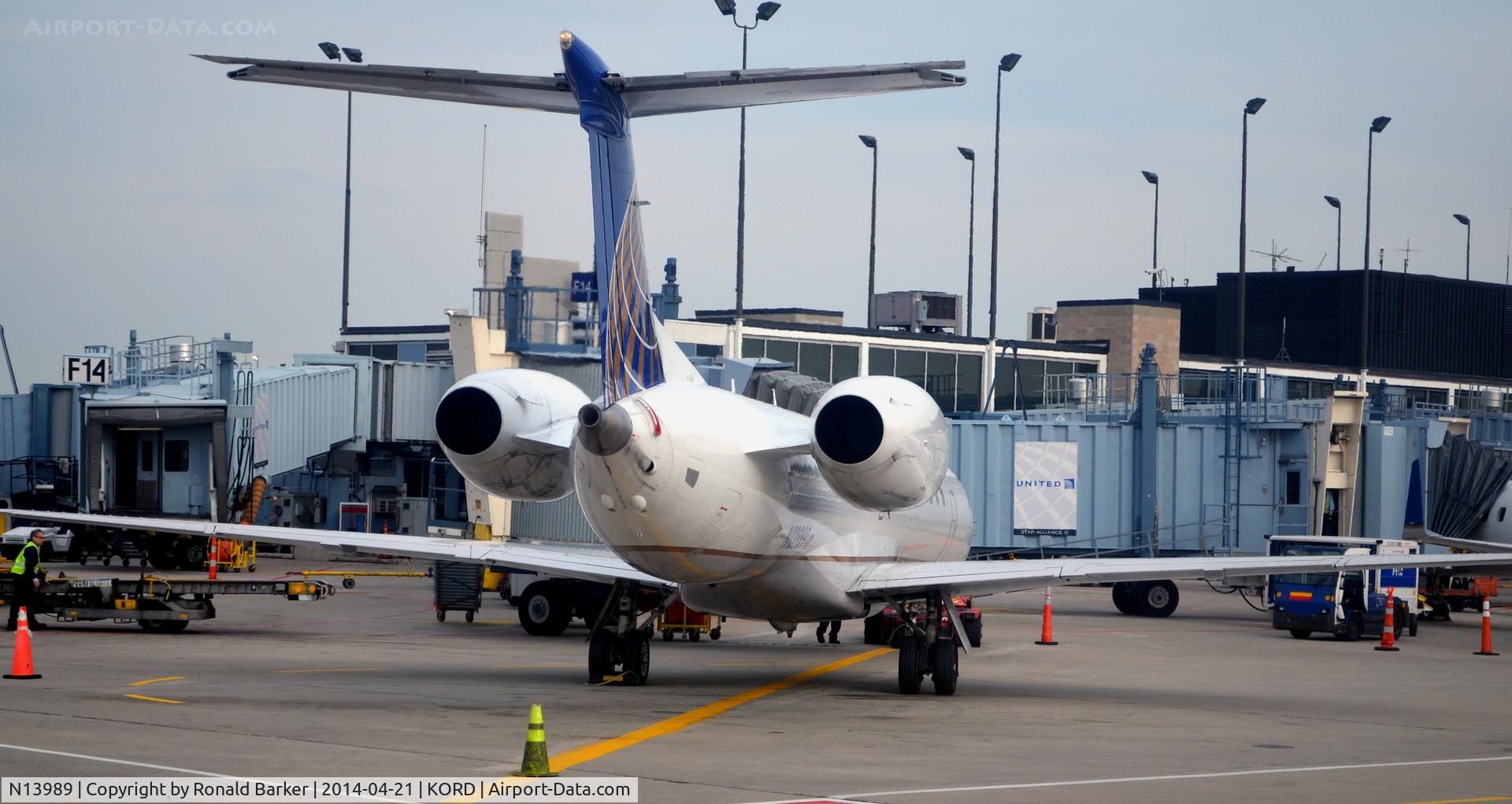 N13989, 2000 Embraer EMB-145LR C/N 145271, Pushback O'Hare
