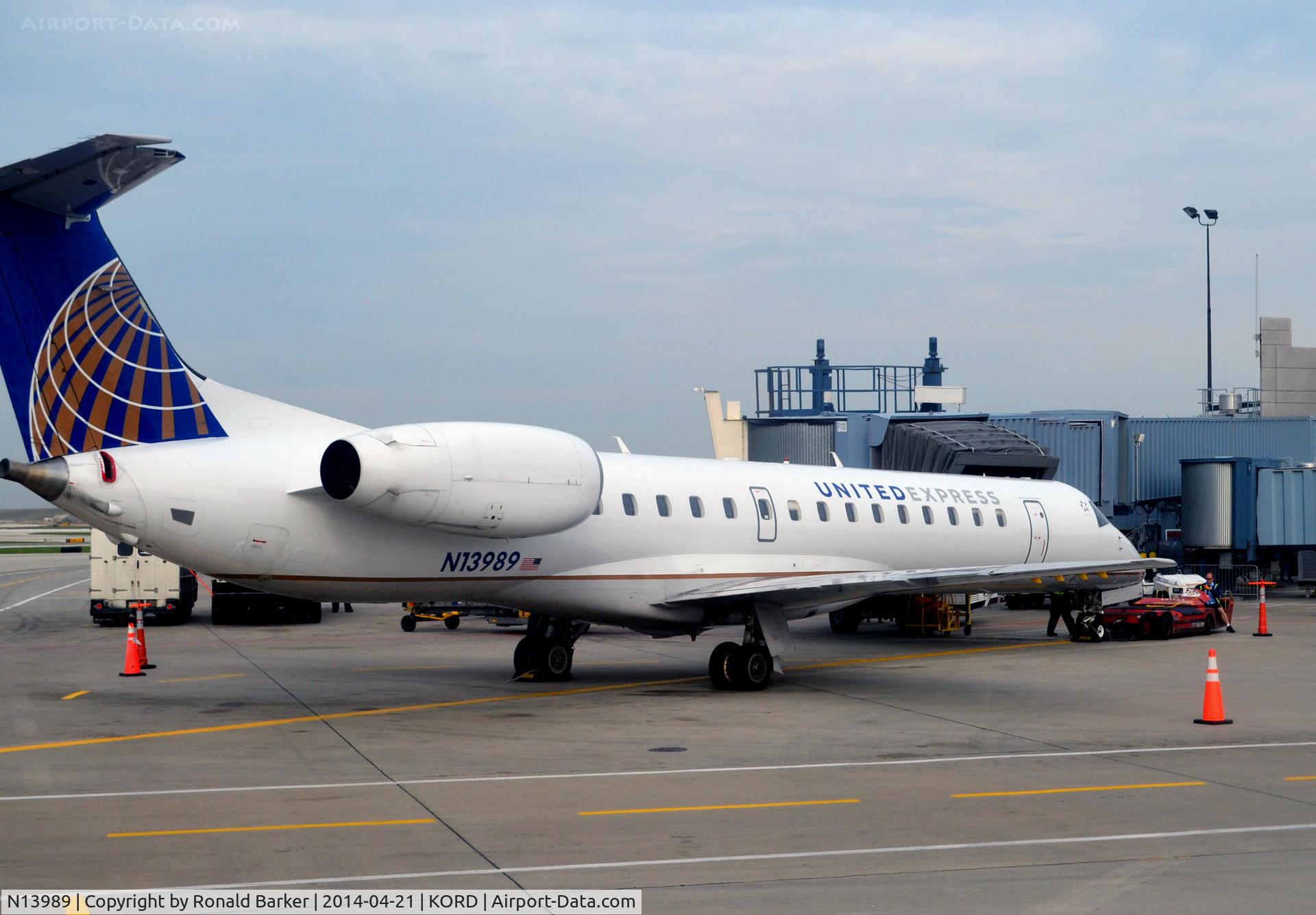 N13989, 2000 Embraer EMB-145LR C/N 145271, Pushback O'Hare