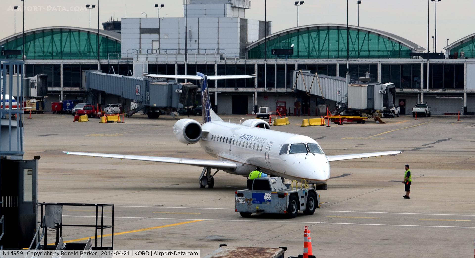 N14959, 1998 Embraer ERJ-145LR (EMB-145LR) C/N 145091, Pushback from Gate F9B O'Hare