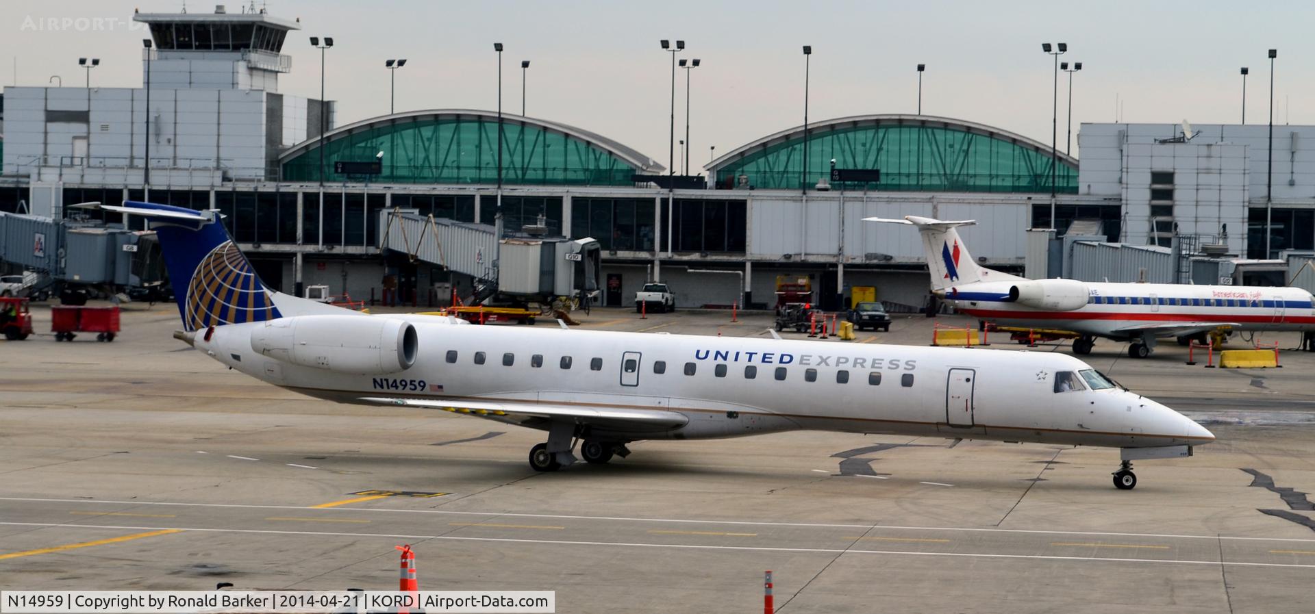 N14959, 1998 Embraer ERJ-145LR (EMB-145LR) C/N 145091, Taxi O'Hare