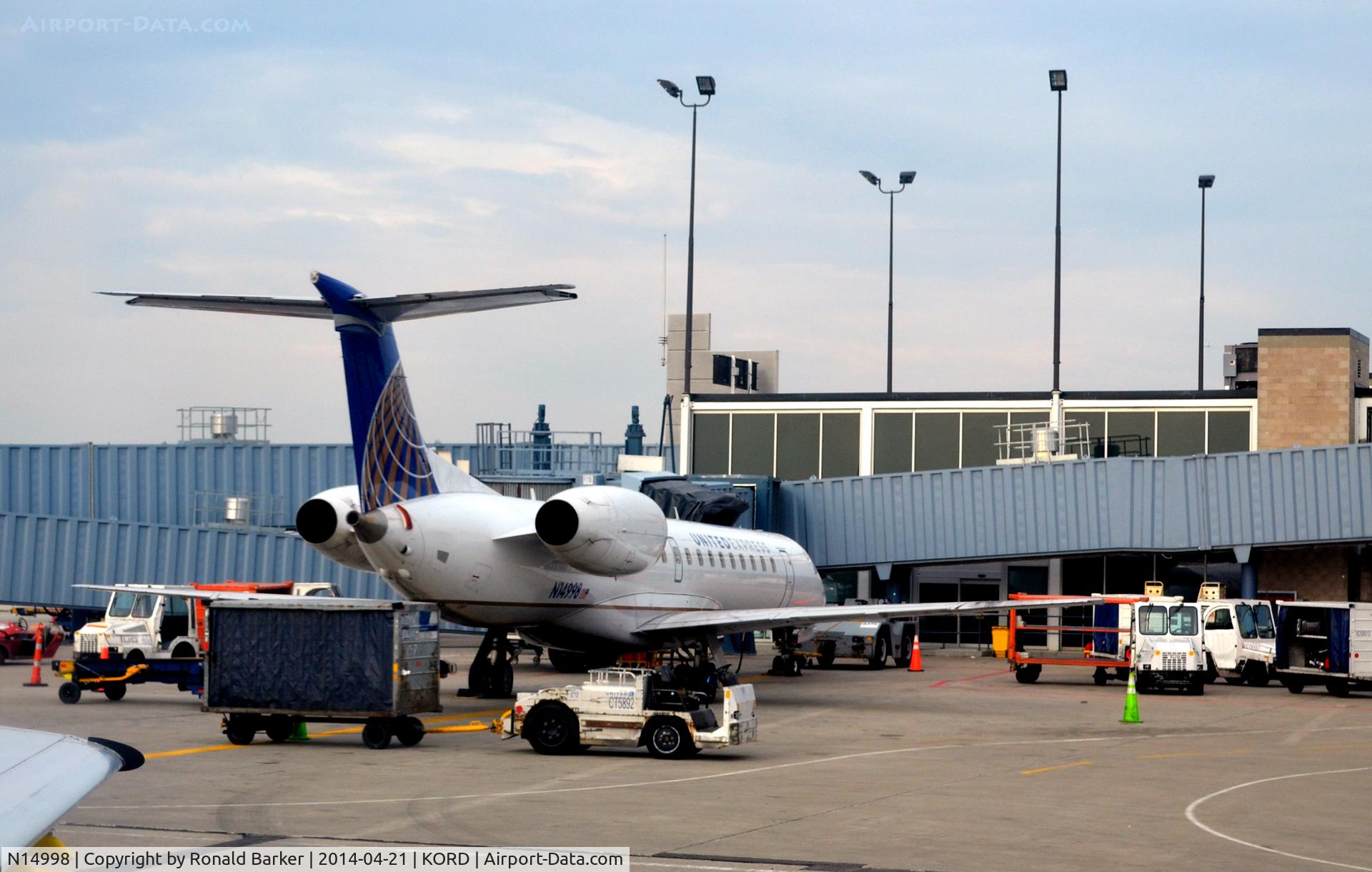 N14998, 2000 Embraer ERJ-145LR (EMB-145LR) C/N 145302, At the gate O'Hare