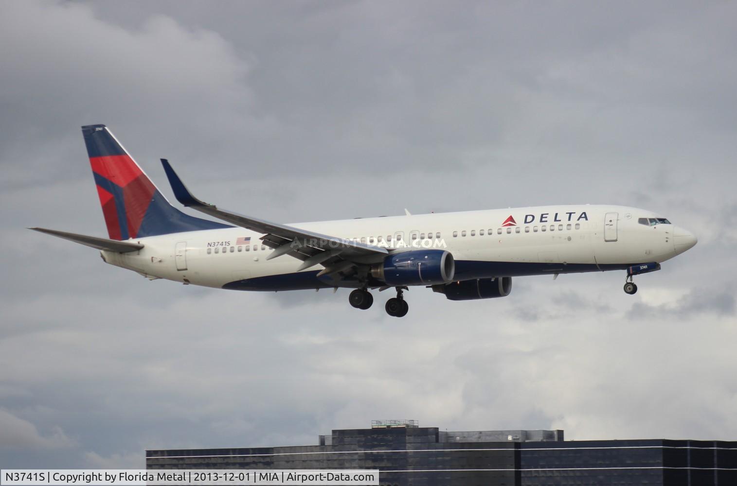 N3741S, 2001 Boeing 737-832 C/N 30487, Delta 737-800