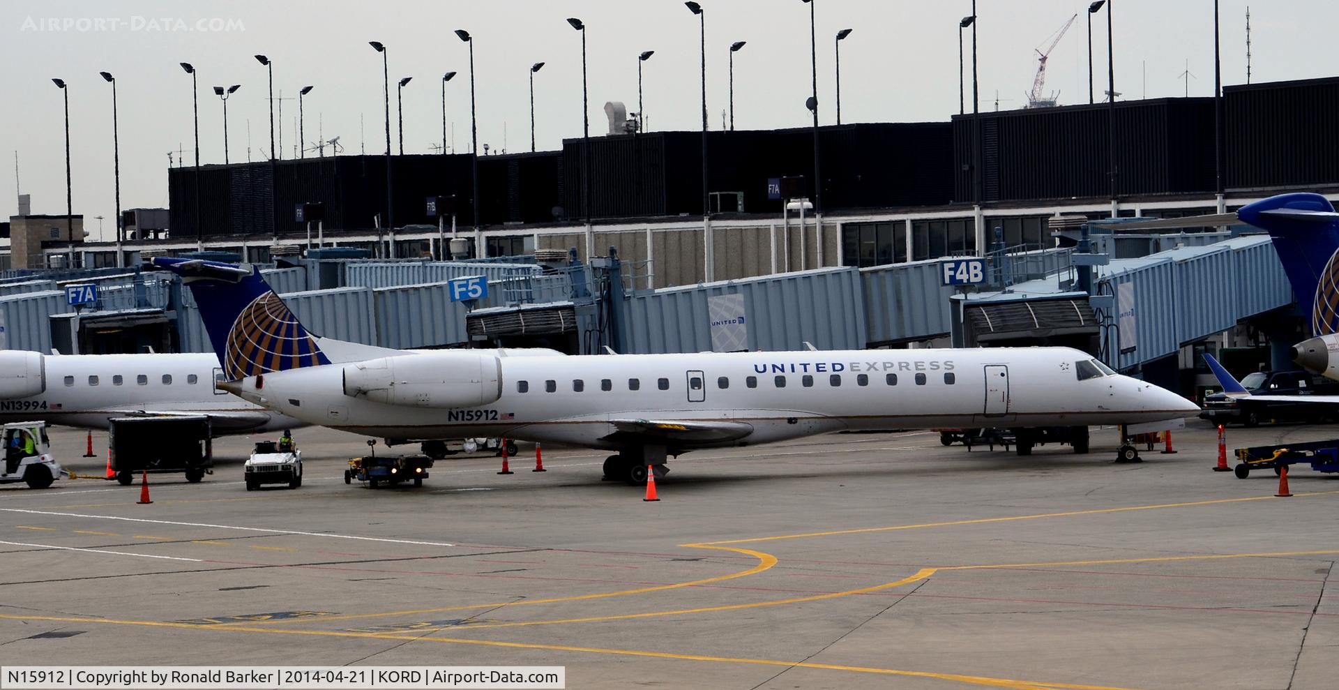 N15912, 2001 Embraer ERJ-145LR (EMB-145LR) C/N 145439, Gate F4B O'Hare