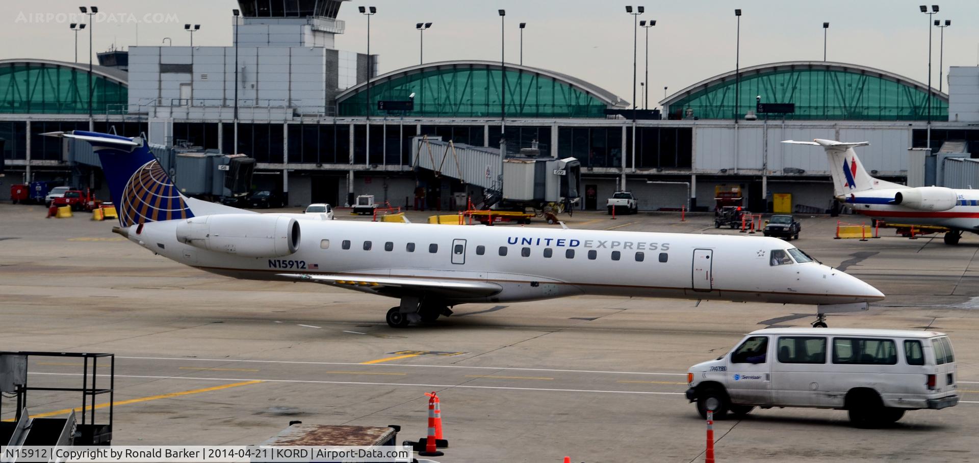 N15912, 2001 Embraer ERJ-145LR (EMB-145LR) C/N 145439, Taxi O'Hare