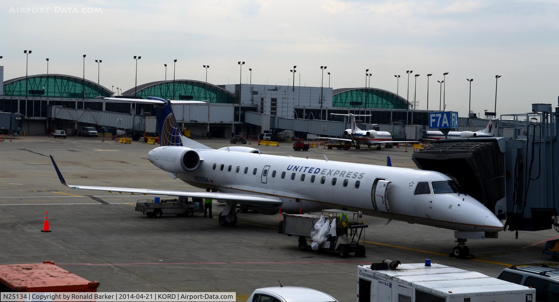 N25134, 2003 Embraer ERJ-145XR (EMB-145XR) C/N 145714, Service cart at Gate F7A O'Hare