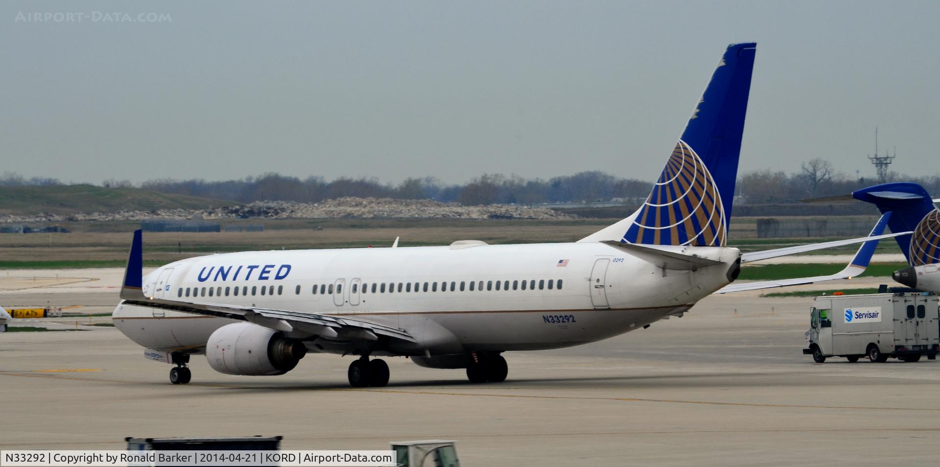 N33292, 2004 Boeing 737-824 C/N 33455, Taxi O'Hare