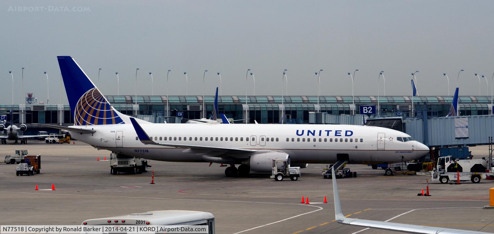 N77518, 2008 Boeing 737-824 C/N 31605, Gate B2 O'Hare