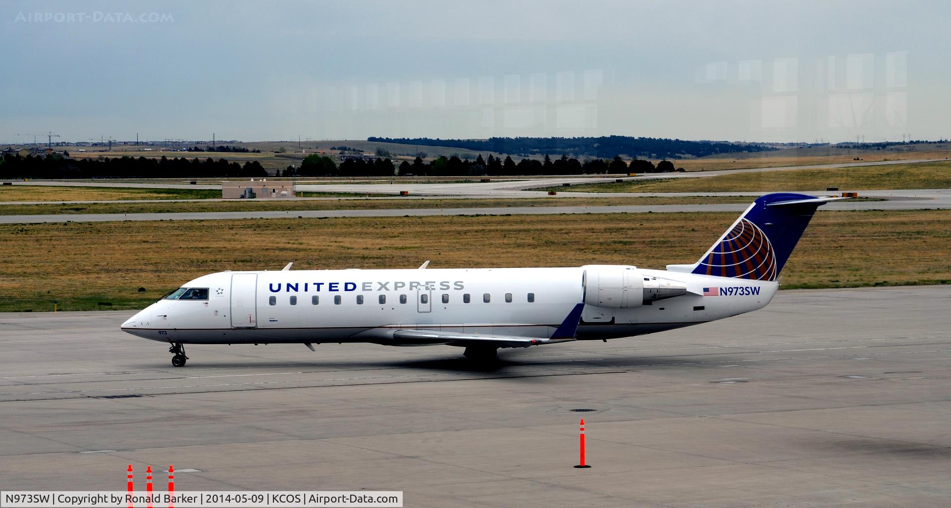 N973SW, 2004 Bombardier CRJ-200ER (CL-600-2B19) C/N 7949, Taxi COS