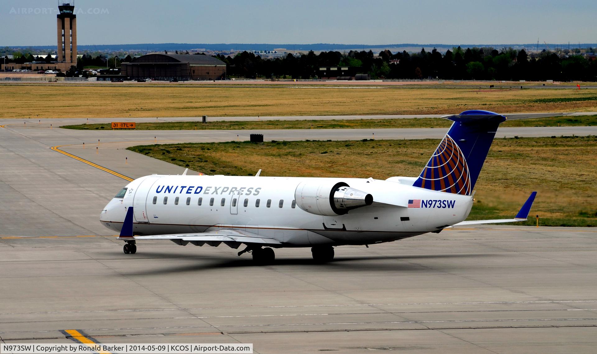N973SW, 2004 Bombardier CRJ-200ER (CL-600-2B19) C/N 7949, Taxi COS