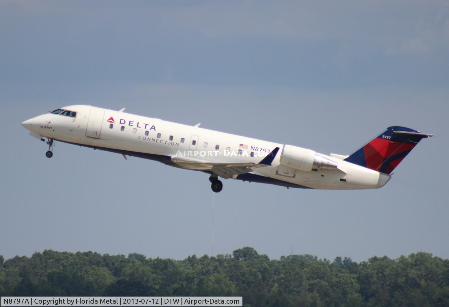 N8797A, 2003 Bombardier CRJ-200 (CL-600-2B19) C/N 7797, Delta Connection CRJ-200