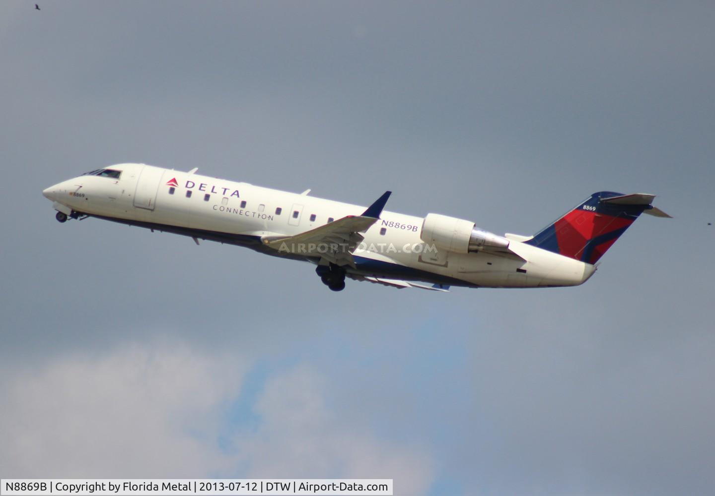 N8869B, 2003 Canadair CRJ-440 (CL-600-2B19) Regional Jet C/N 7869, Delta Connection CRJ-200