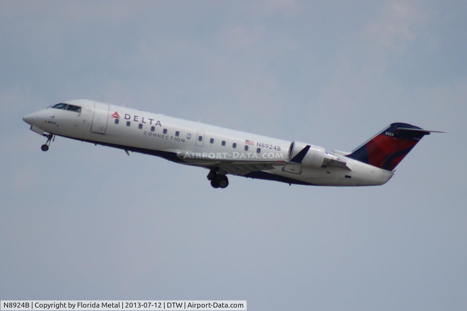 N8924B, 2004 Bombardier CRJ-200 (CL-600-2B19) C/N 7924, Delta Connection CRJ-200