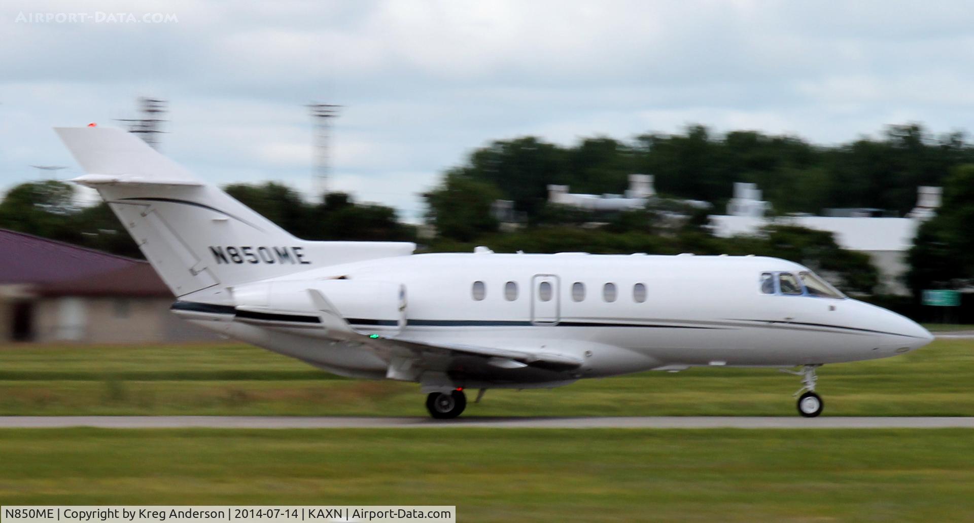 N850ME, 2007 Hawker Beechcraft Hawker 850XP C/N 258861, Hawker Beechcraft 850XP taking off runway 31.