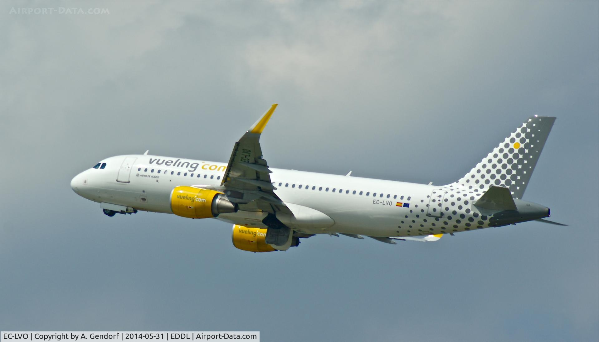EC-LVO, 2013 Airbus A320-214 C/N 5533, Vueling Airlines, is taking off at Düsseldorf Int'l(EDDL)