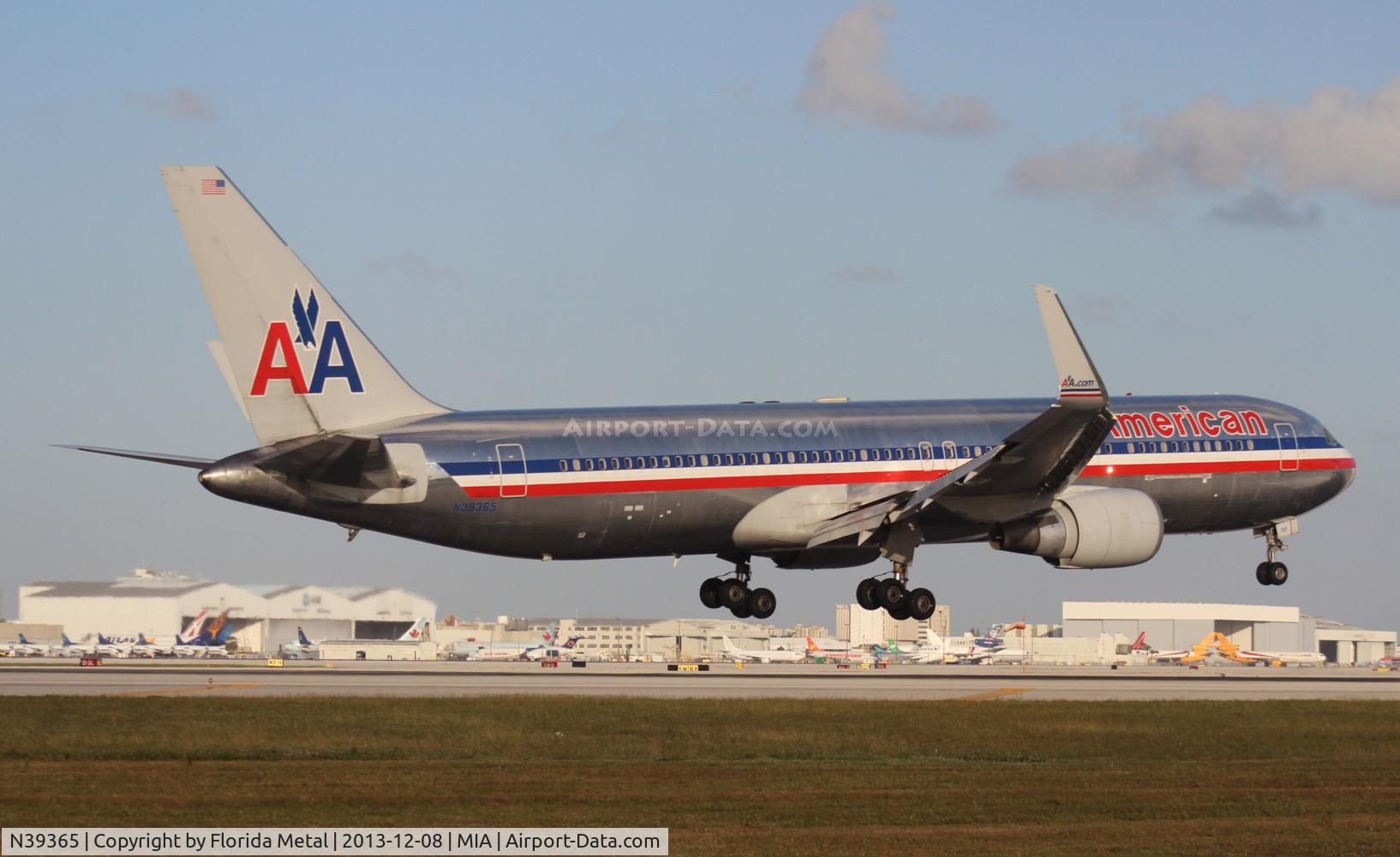 N39365, 1988 Boeing 767-323 C/N 24046, American 767-300
