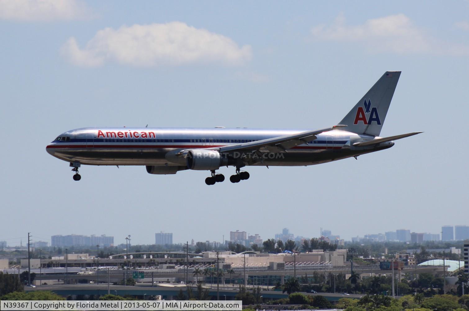 N39367, 1991 Boeing 767-323 C/N 25194, American 767-300