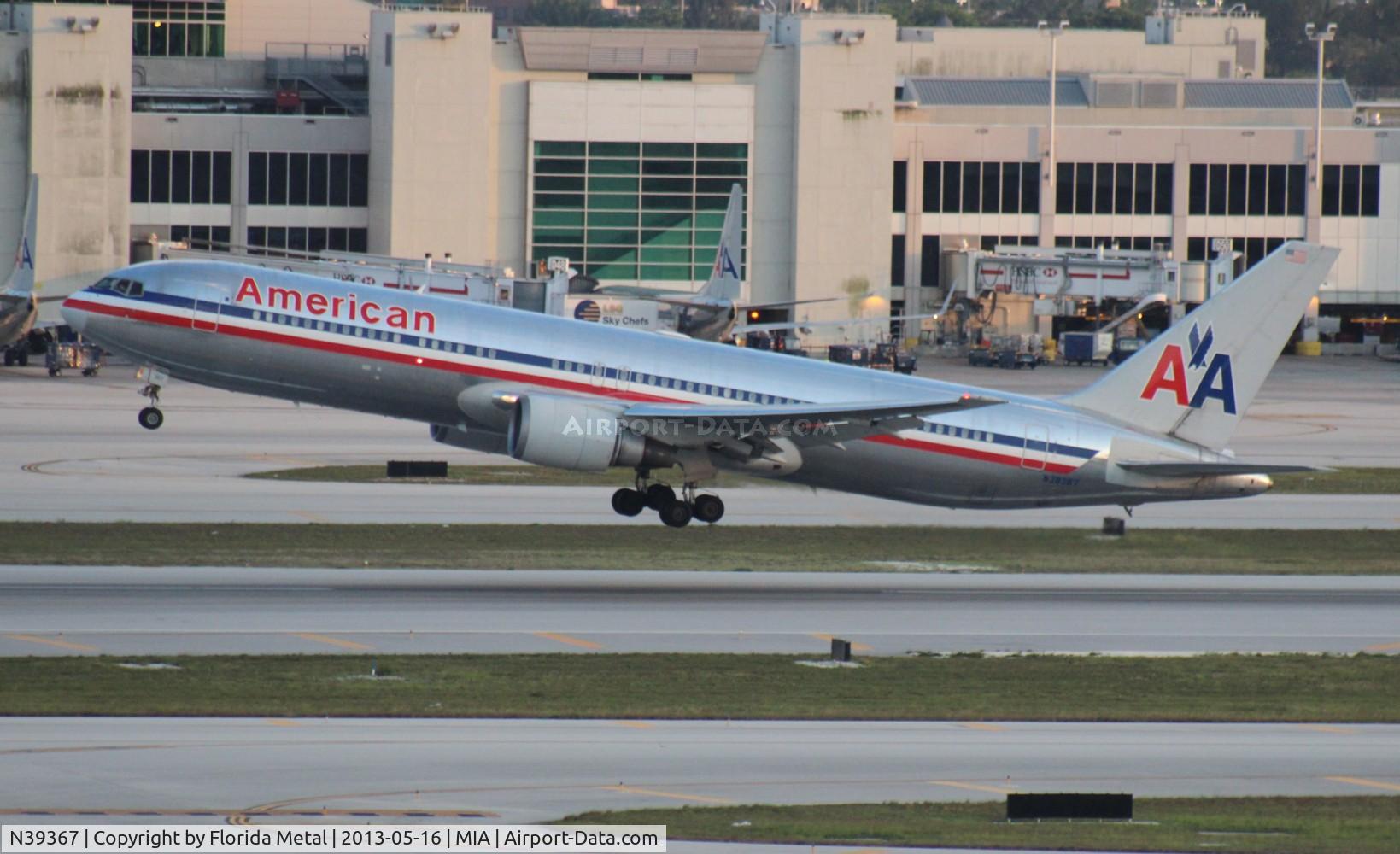 N39367, 1991 Boeing 767-323 C/N 25194, American 767-300