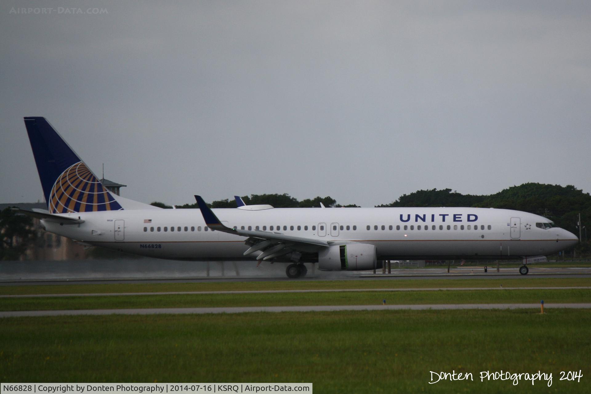 N66828, 2014 Boeing 737-924/ER C/N 44580, United Flight 1559 (N66828) arrives at Sarasota-Bradenton International Airport after being diverted from Tampa International Airport due to weather