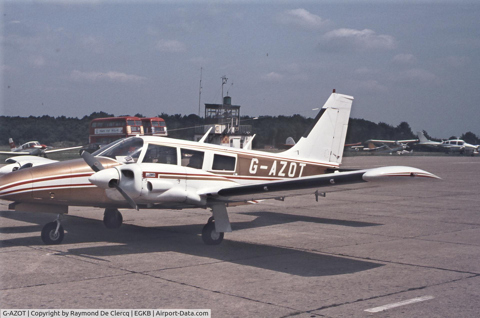 G-AZOT, 1971 Piper PA-34-200 Seneca C/N 34-7250073, Biggin Hill  1975