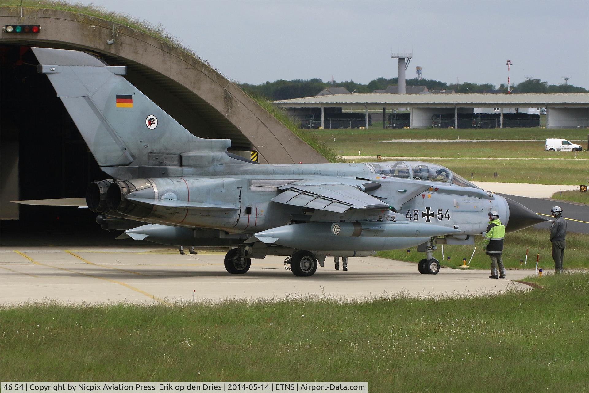 46 54, Panavia Tornado ECR C/N 898/GS287/4354, TLG-51 Tornado ECR 4654 preparing for a JAWTEX 2014 mission.