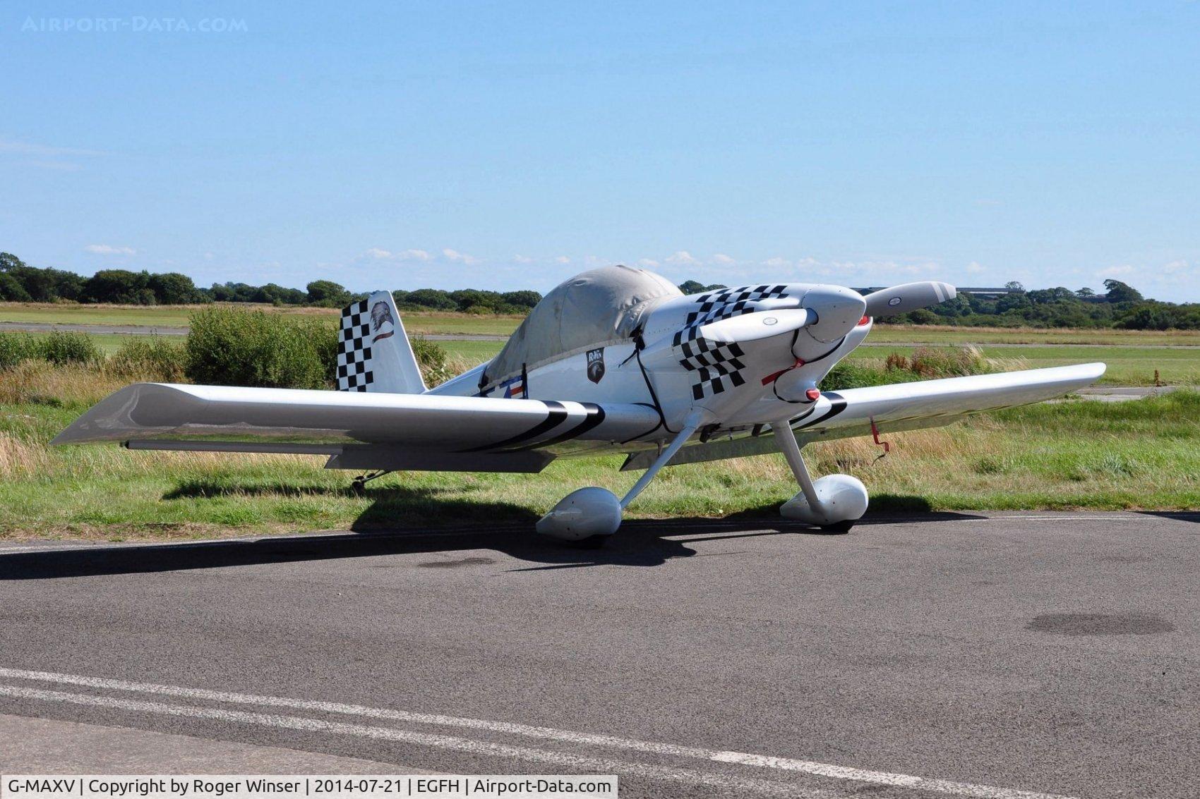 G-MAXV, 2000 Vans RV-4 C/N PFA 181-13266, Raven 1, the lead aircraft of the 5-ship formation aerobatic display team recently repainted in full Team Raven colour scheme and markings.