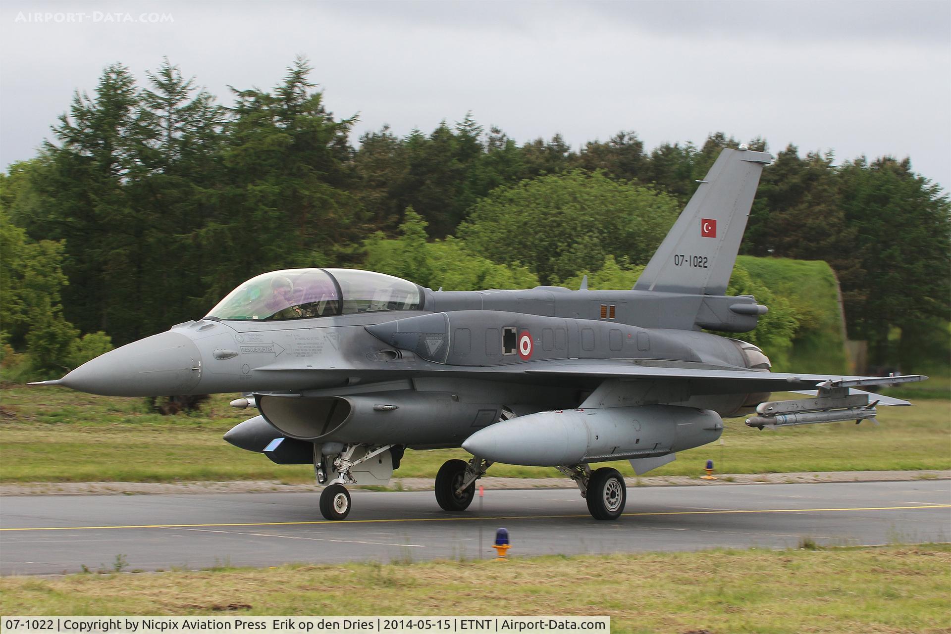07-1022, Lockheed Martin F-16D Fighting Falcon C/N NW-8, 142 sqn,  Turkey AF, F-16D 07-1022