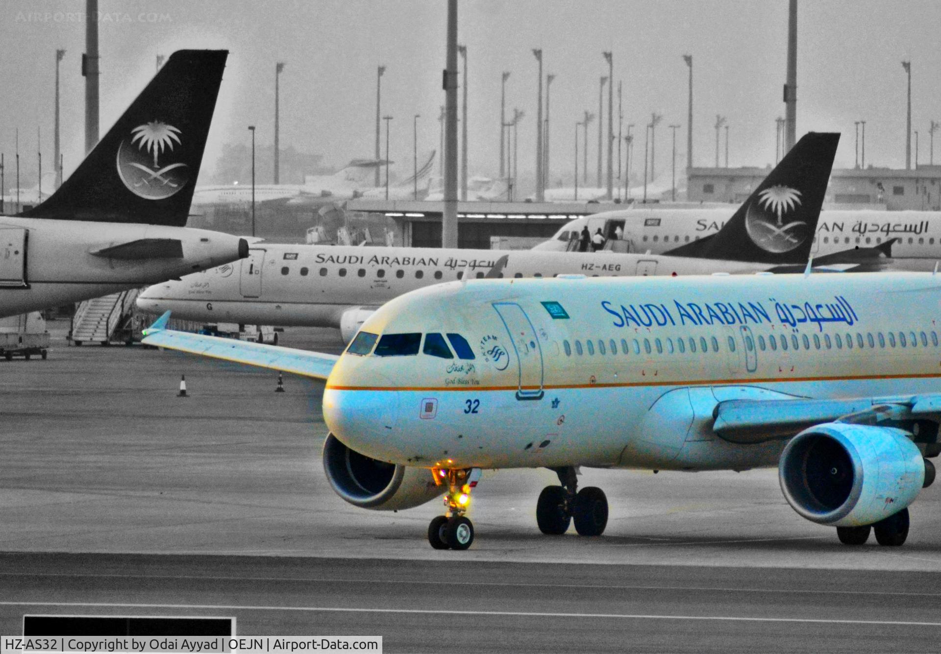 HZ-AS32, 2010 Airbus A320-214 C/N 4273, Taxi out to runway 34L at jeddah Airport