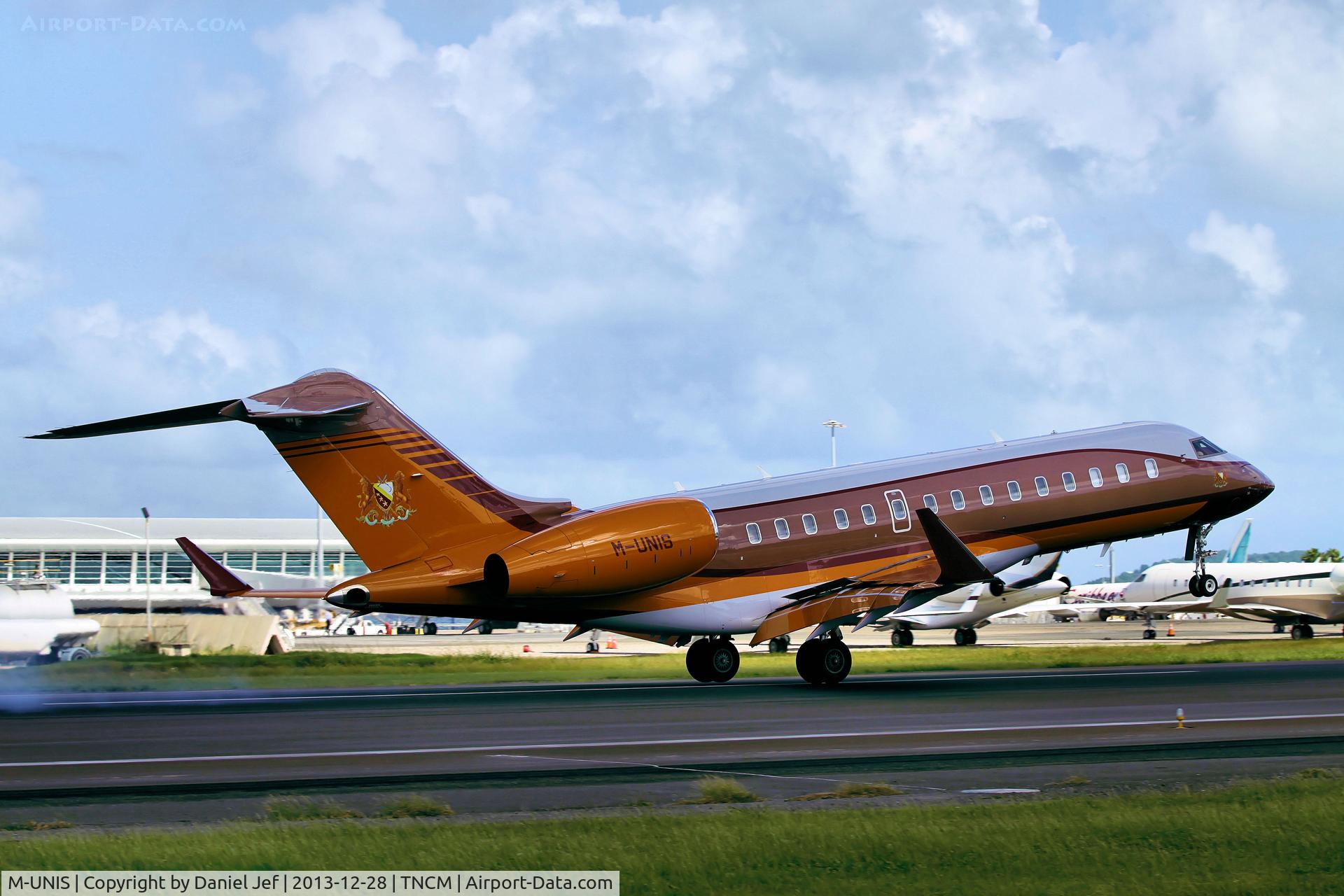 M-UNIS, 2010 Bombardier BD-700-1A10 Global Express XRS C/N 9371, M-UNIS