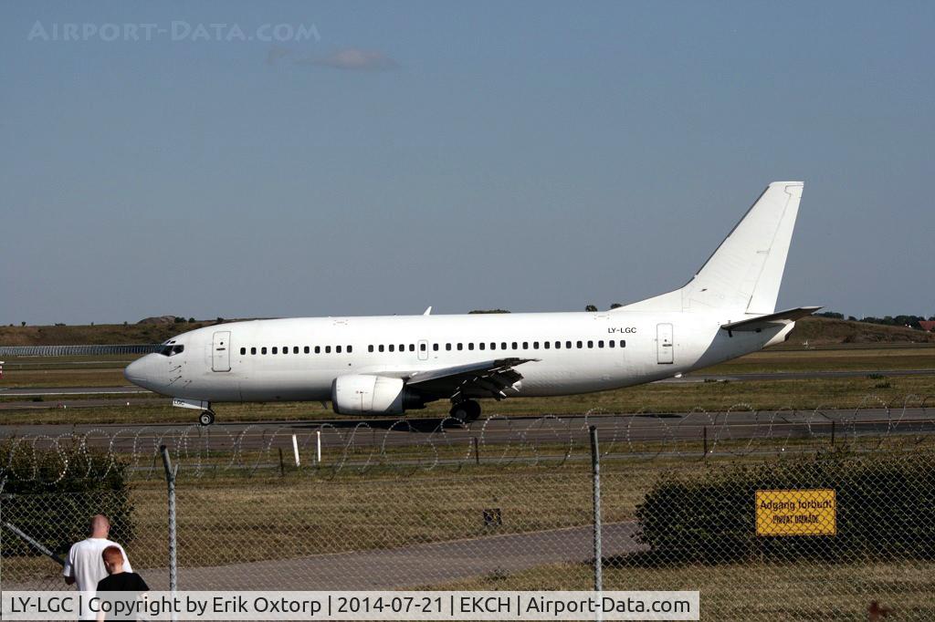 LY-LGC, 1989 Boeing 737-382 C/N 24365, LY.LGC arrived rw 04L