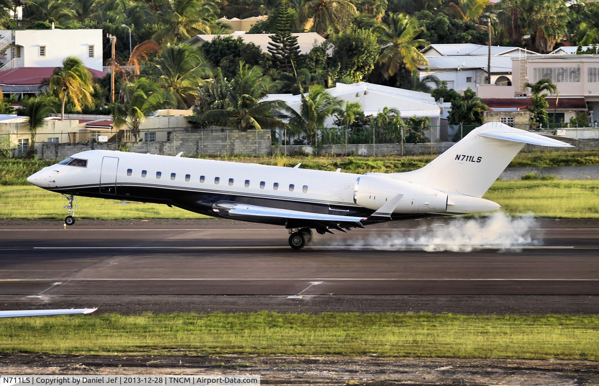 N711LS, 2012 Bombardier BD-700-1A10 Global 6000 C/N 9476, N711LS