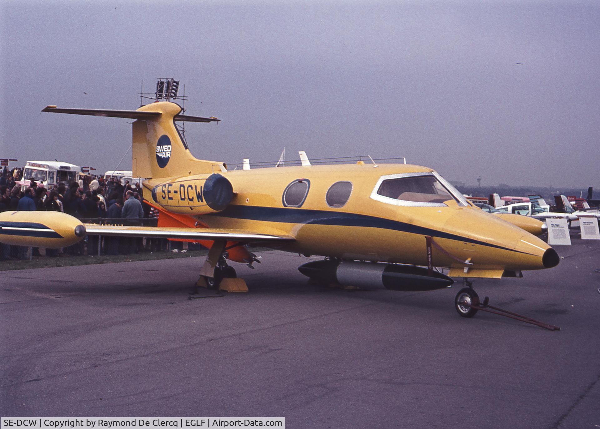 SE-DCW, 1966 Learjet 24 C/N 24-109, Farnborough 1976