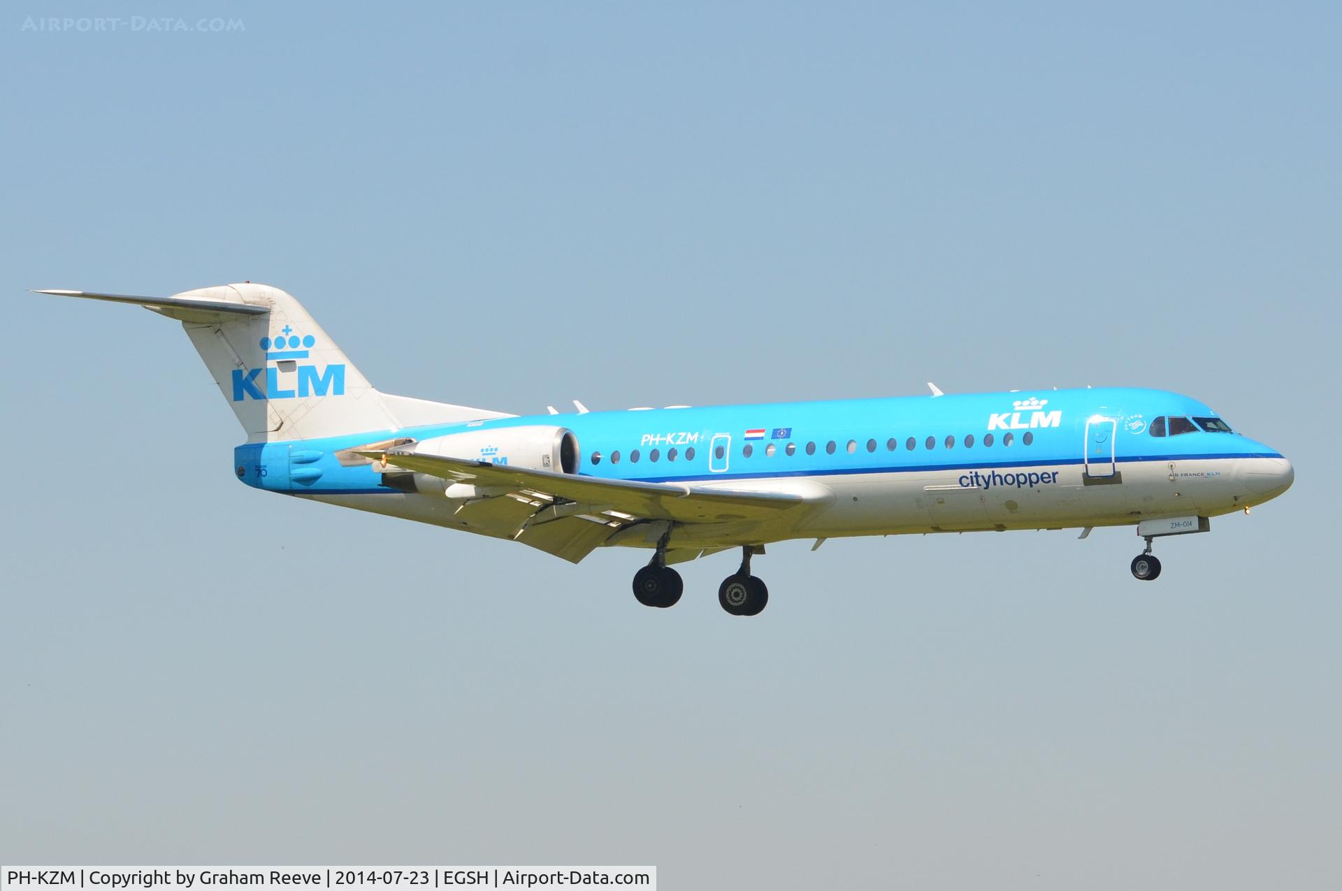 PH-KZM, 1995 Fokker 70 (F-28-0070) C/N 11561, About to touch down.
