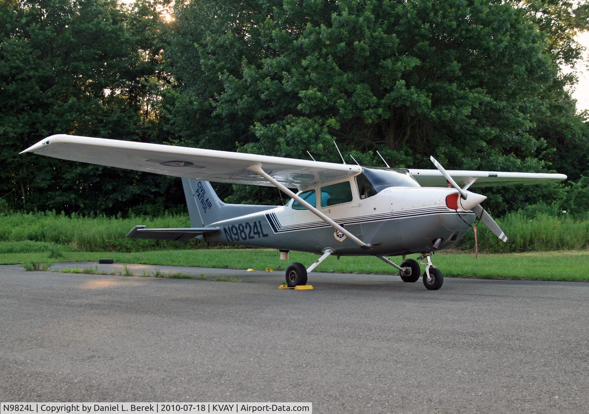 N9824L, 1986 Cessna 172P C/N 17276624, Nice CAP Skyhawk at Jersey Regional Airport