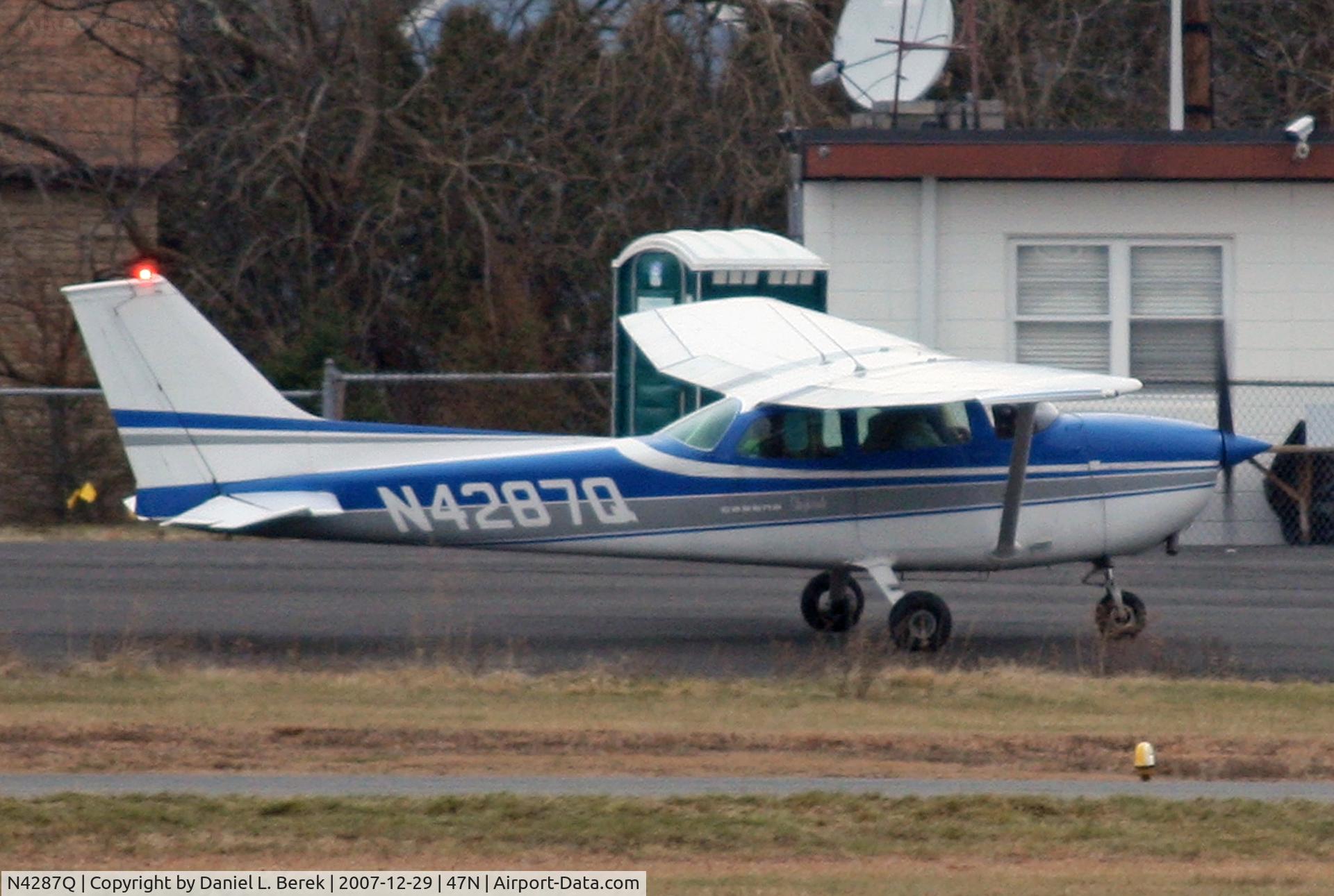 N4287Q, 1971 Cessna 172L C/N 17260187, A 1971 Skyhawk prepared for departure at Central Jersey Regional Airport on a chilly winter day.