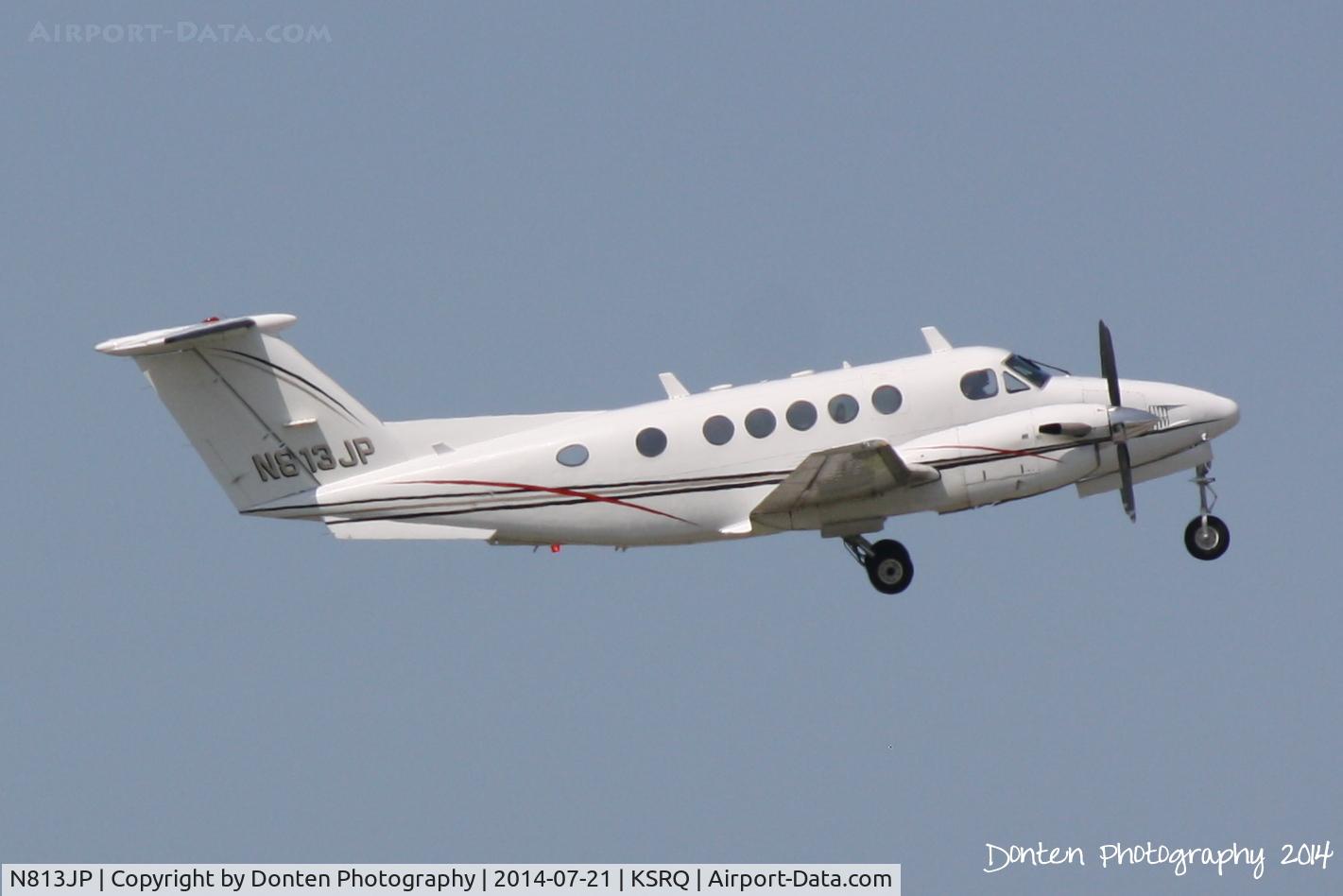 N813JP, 1980 Beech 200 Super King Air C/N BB-715, Beechcraft Super King Air 200 (N813JP) departs Sarasota-Bradenton International Airport