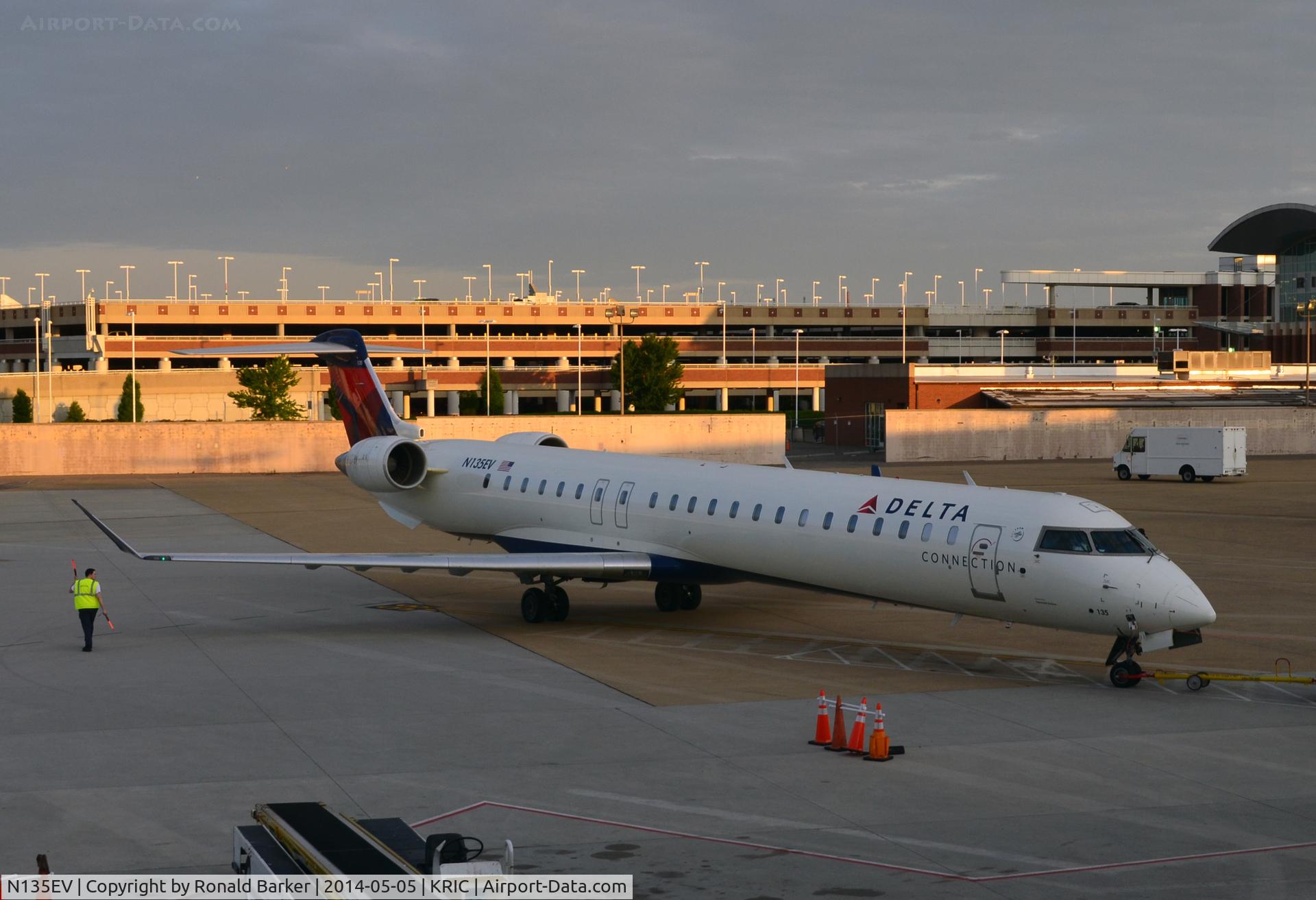N135EV, 2009 Bombardier CRJ-900ER (CL-600-2D24) C/N 15225, Pushback Richmond