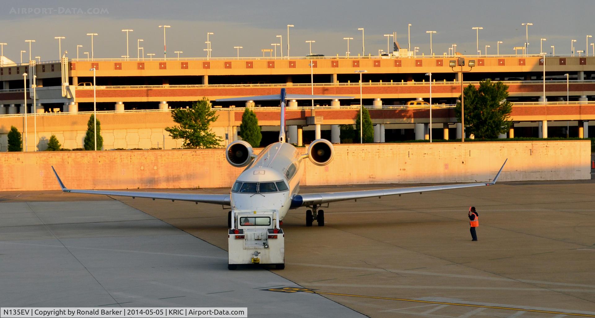 N135EV, 2009 Bombardier CRJ-900ER (CL-600-2D24) C/N 15225, Pushback Richmond